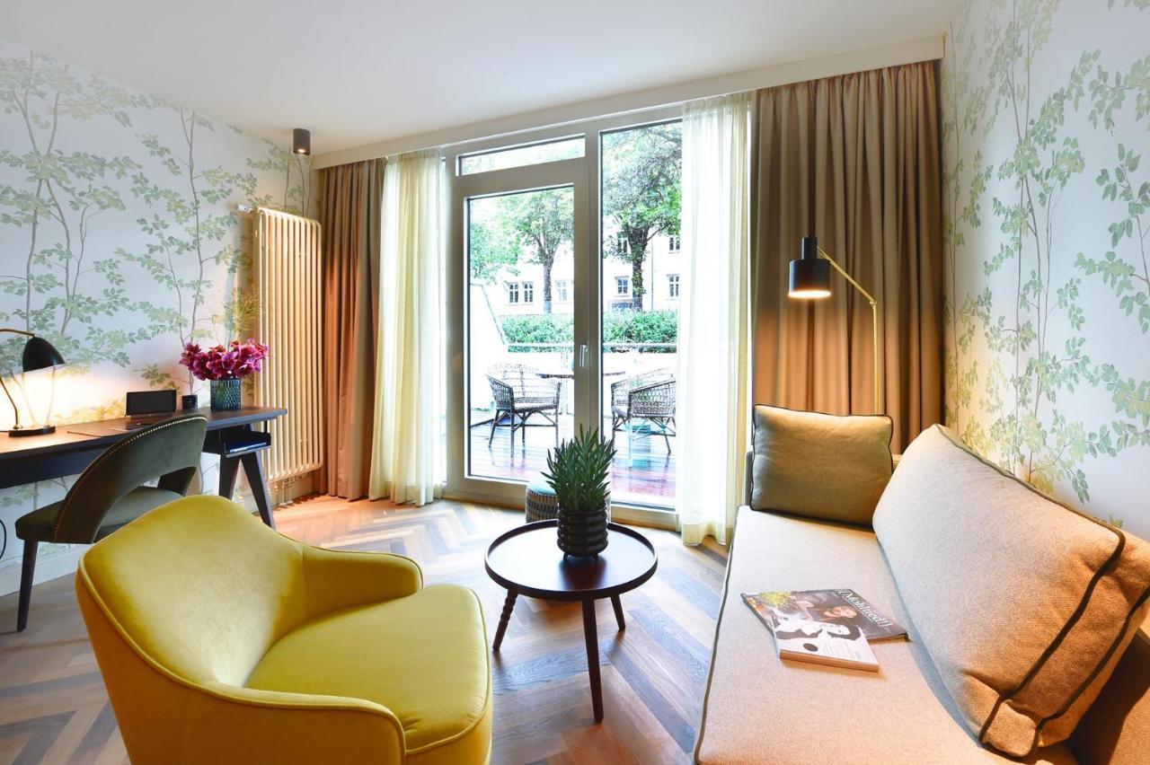 Das James Фленсбург Экстерьер фото A suite at the Hotel Axelmannstein
