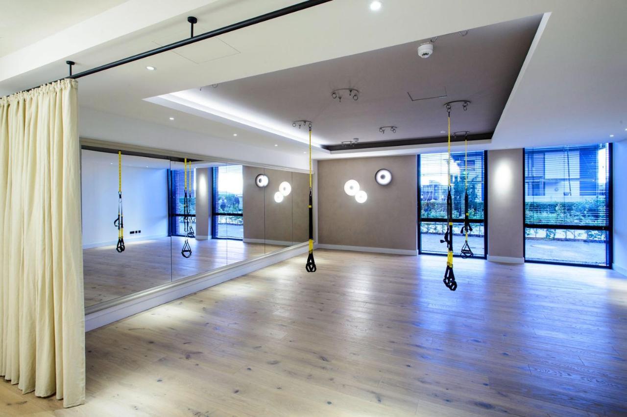 Das James Фленсбург Экстерьер фото The gym at The Ivy Collection